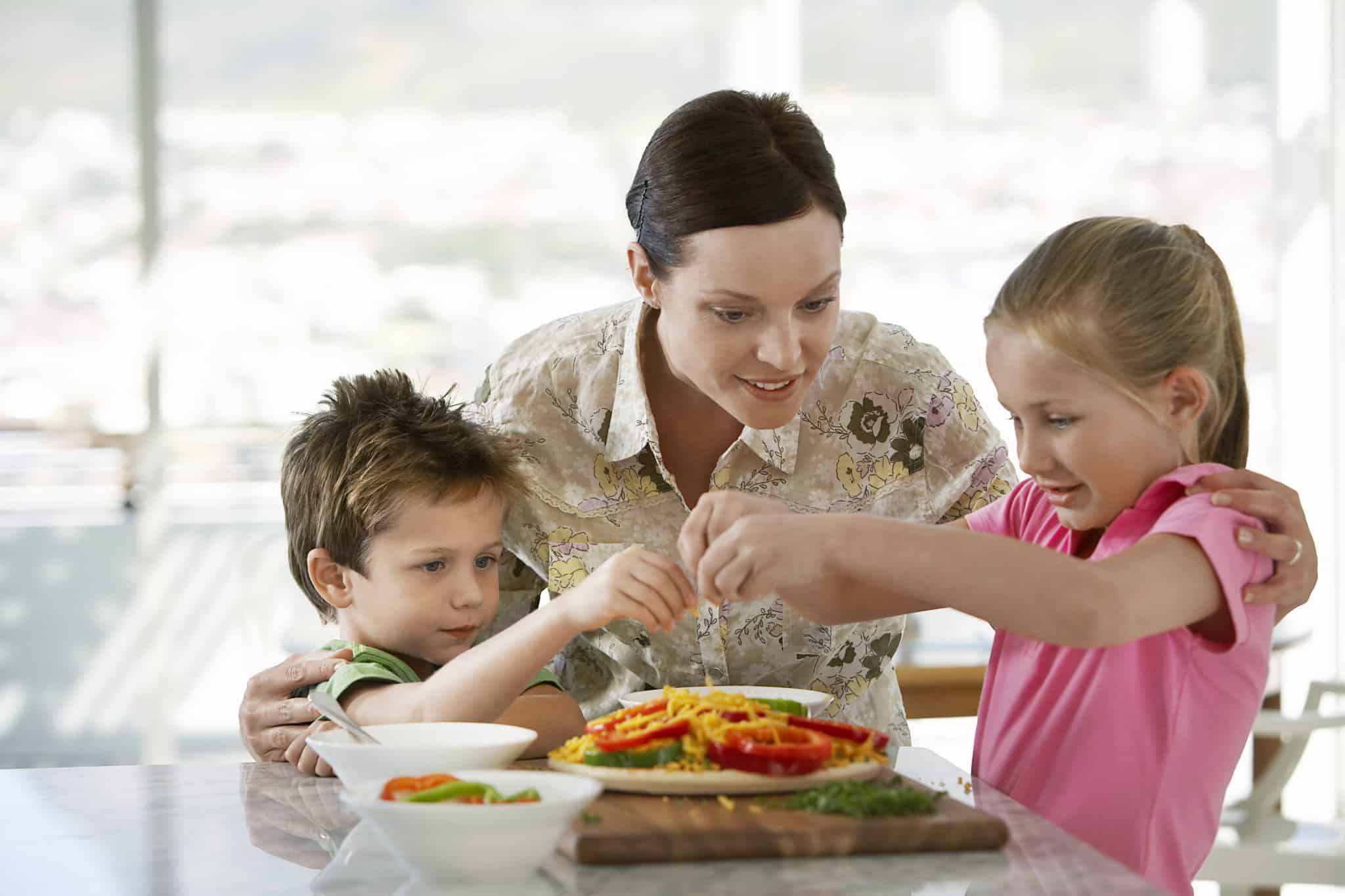 kids cooking with mom