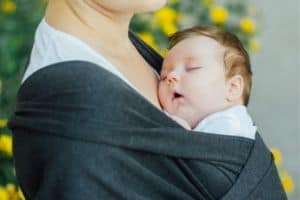 baby-sleeping-on-mother-in-wrap