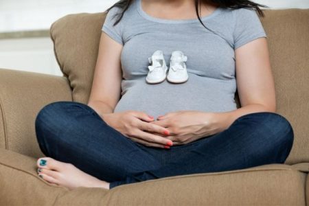 woman waiting for contractions to begin