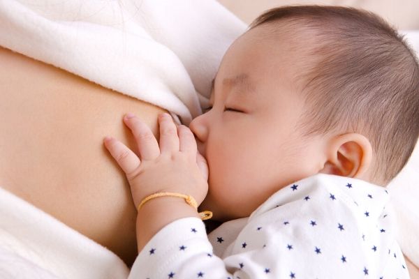 breastfeeding-1-month-old