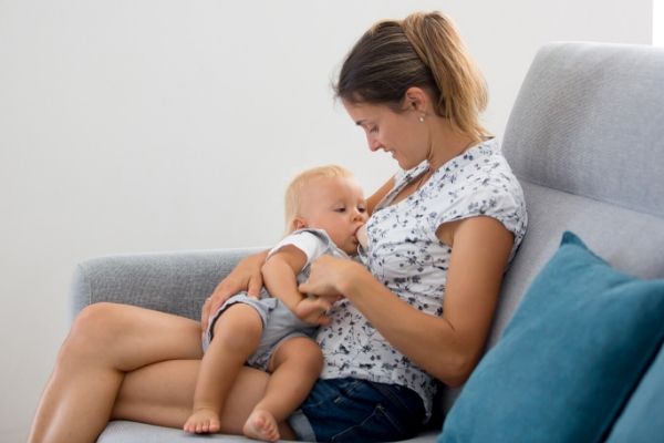 breastfeeding-older-baby