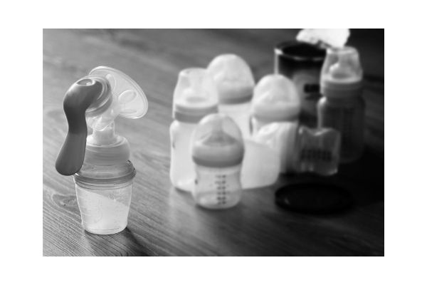 Manual pump with empty bottles for pumping breastmilk