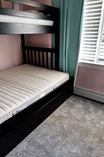 Image showing how the low profile Juniper Kids memory foam mattress can easily fit into a bunk bed