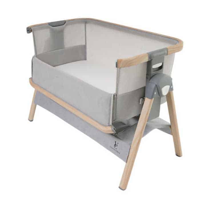 Venice Child California Dreaming foldable bedside bassinet with side zipped down